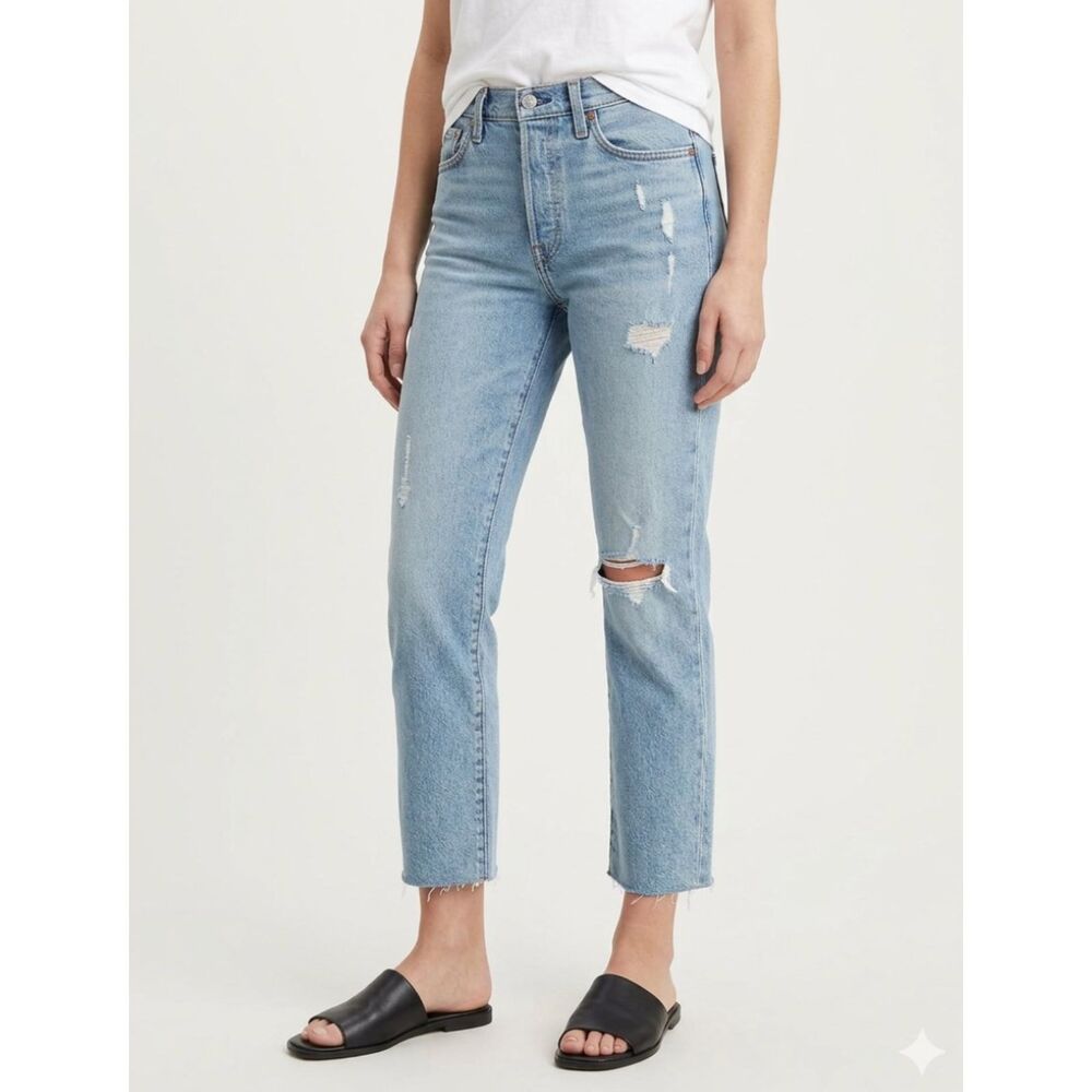 Levi’s Wedgie Straight High Rise Cropped Distressed Jeans Size 29 x 28